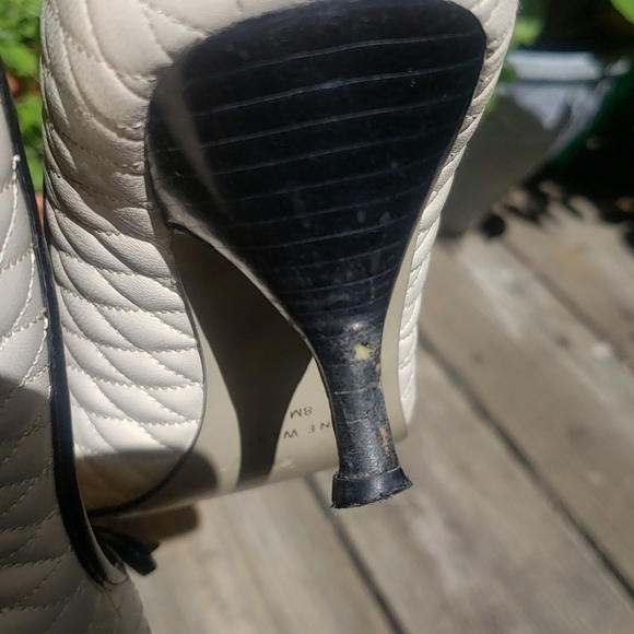 NINE WEST Cream Black Quilted Pumps Heels - Picture 6 of 8